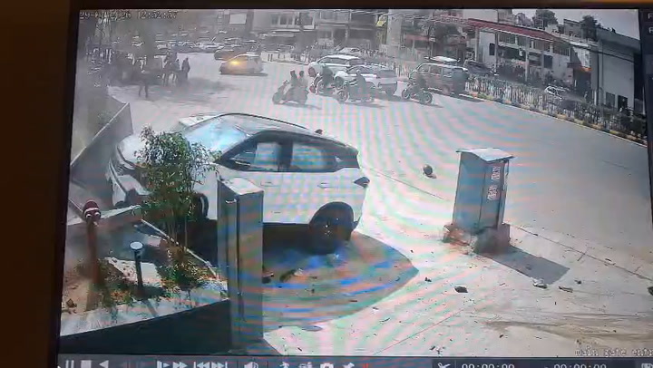 Speeding Car Rams Multiple Vehicles, Crashes into Mall Wall in Jaipur