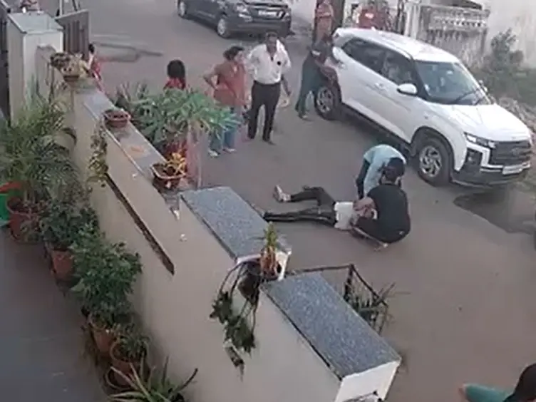 Neighbour Dispute Over Bus Parking in Jaipur