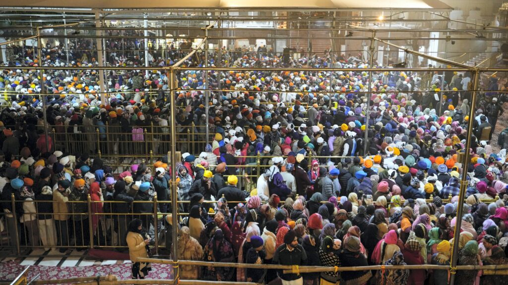 Thousands Flock to Jaipur Temples as New Year Celebrations