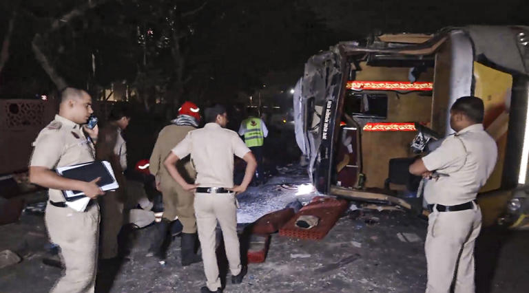 Jaipur–Delhi Sleeper Bus Overturns Near Jhandewalan in Delhi